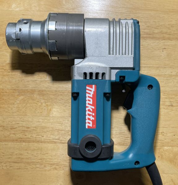 Máy siết cắt bulông Makita 6922NB