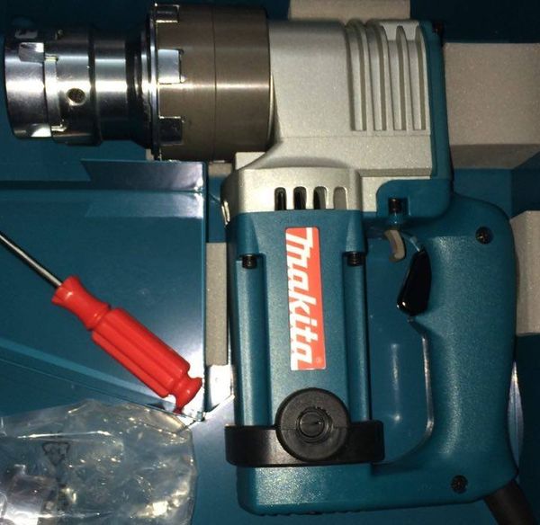 Máy siết cắt bulông Makita 6922NB