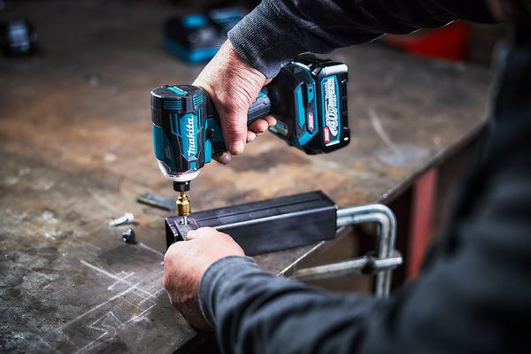 Máy vặn vít pin Makita TD001GM201