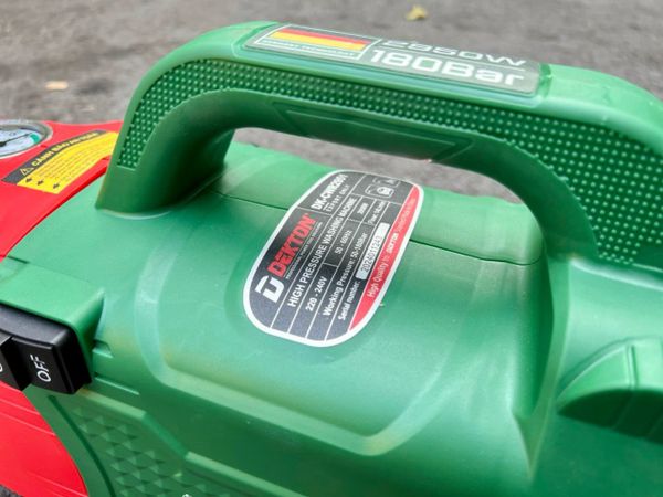 Máy Rửa Xe Chỉnh Áp Chống Giật Dekton DK-CWR2951