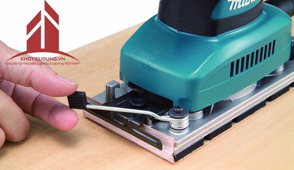 Máy chà nhám rung Makita 9035H