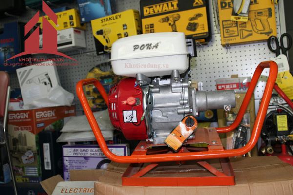 Máy đầm dùi bê tông chạy xăng Pona PN160