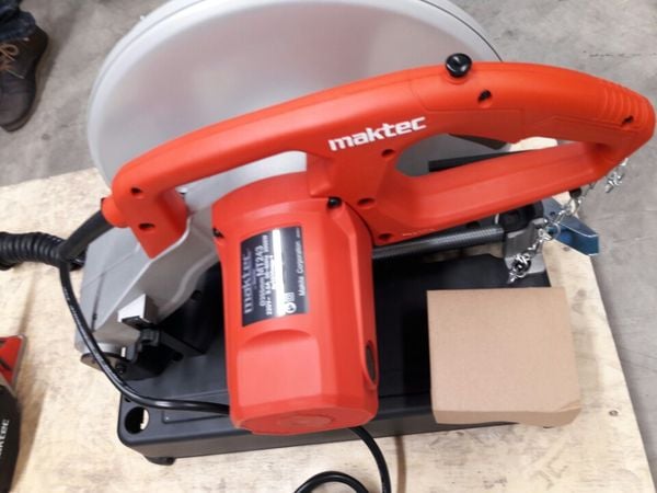 Máy cắt sắt Maktec MT243