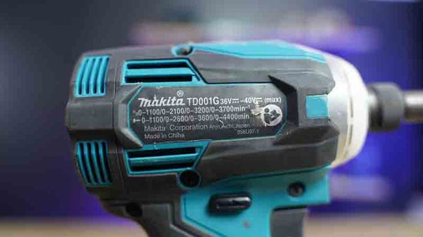 Máy vặn vít pin Makita TD001GM201