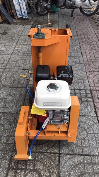 Máy Cắt Bê Tông Nhựa Đường Honda KC12