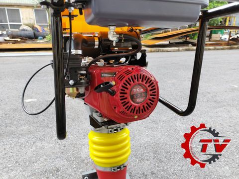 Máy đầm cóc Đông Phong HCR125