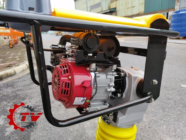 Máy đầm cóc Đông Phong HCR125