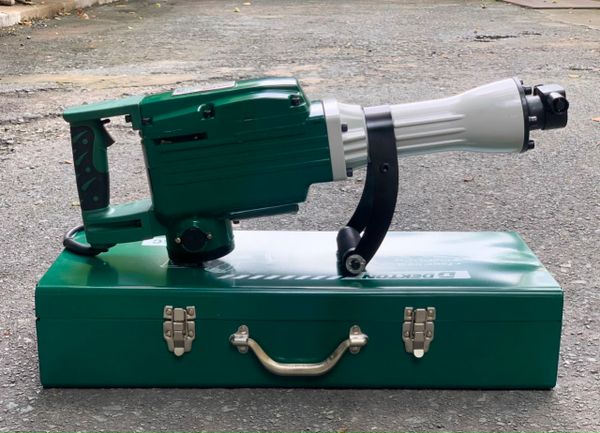 Máy đục bê tông 30mm Dekton DK-DH65C