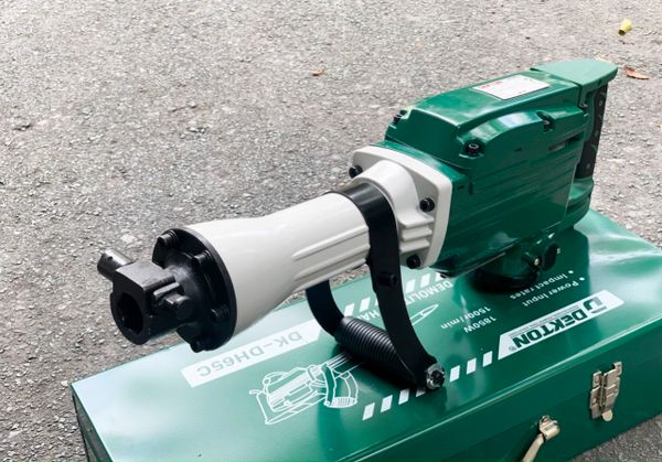 Máy đục bê tông 30mm Dekton DK-DH65C