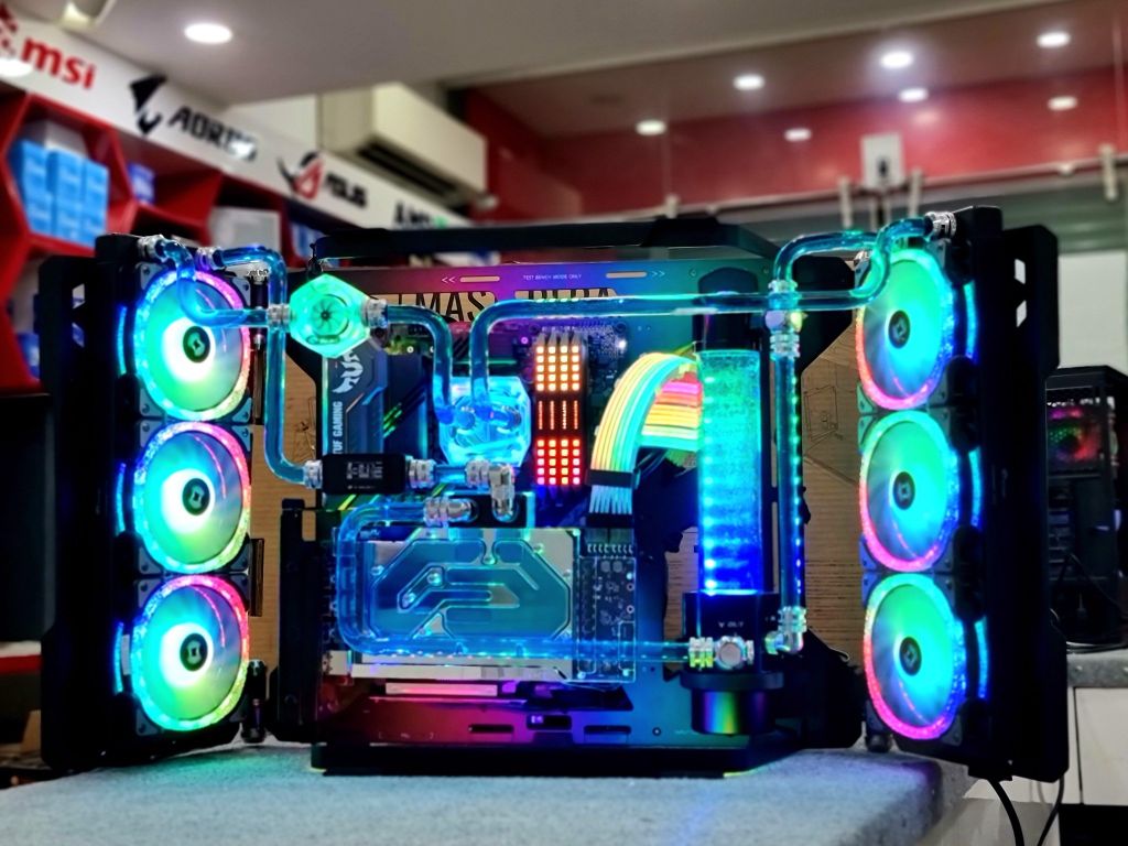 Thùng máy Cooler Master MasterFrame 700 Full Tower