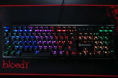 Bàn phím cơ A4TECH BLOODY B820R RGB