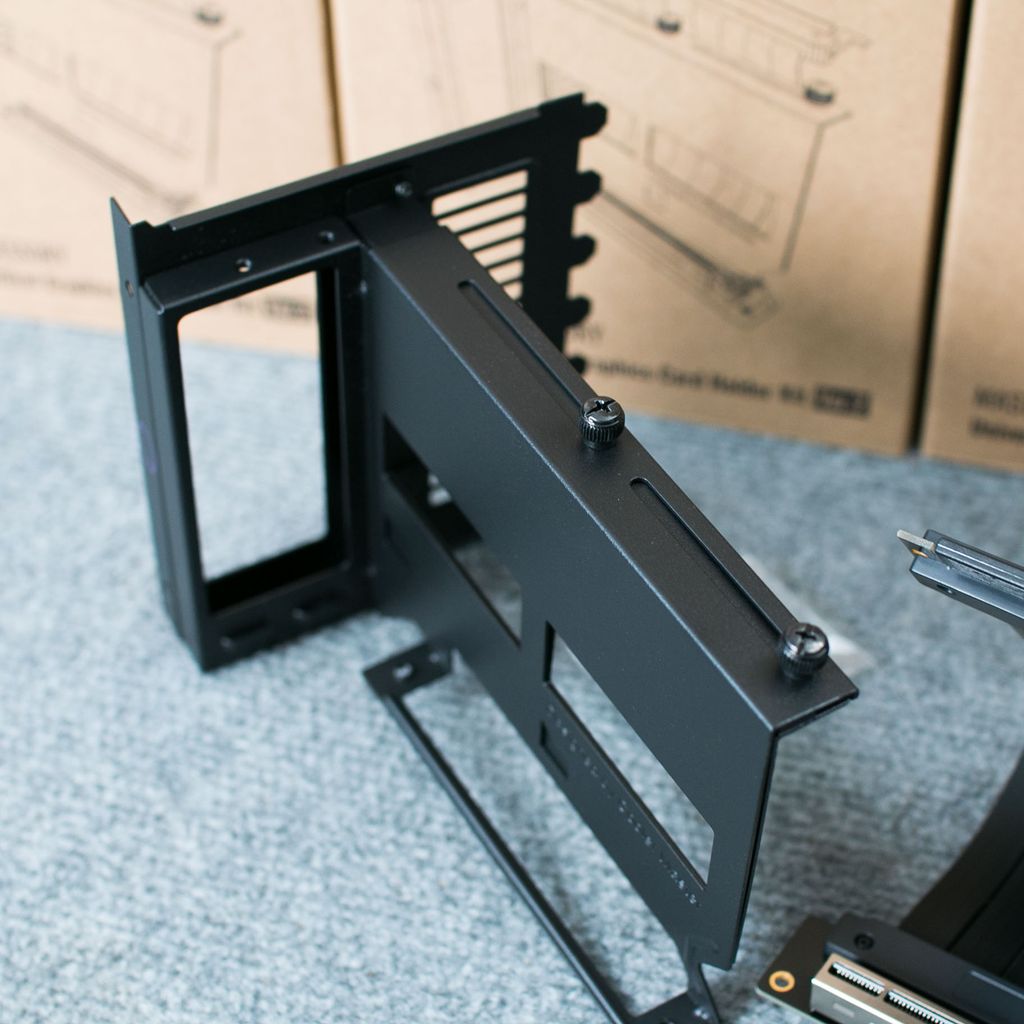 Giá dựng card đứng Cooler Master Vertical V2 Holder Kit