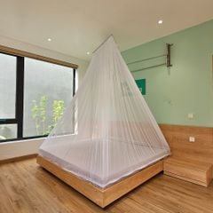 Màn khung treo trần gấp gọn