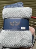 mền Chăn lông cừu Mỹ Amari Mỹ siêu mềm mịn xize 228x228cm.