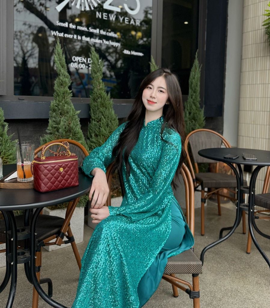 AD504 Áo Dài Kim Sa