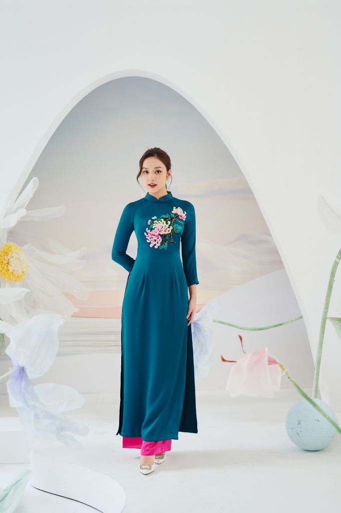 AD015 Áo dài thêu cúc cổ thụ