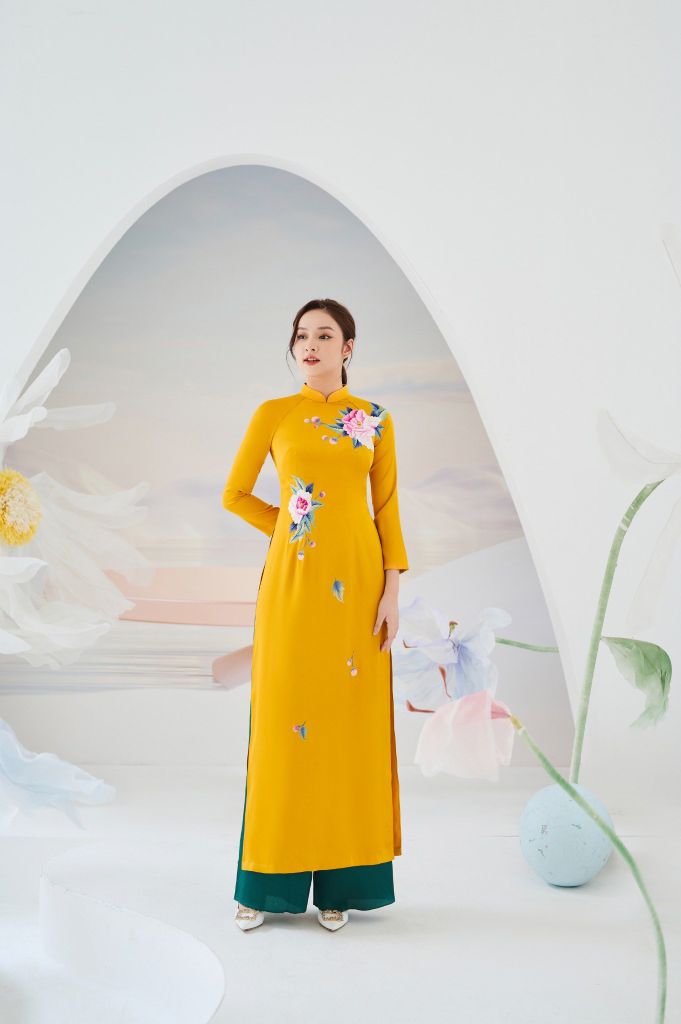 AD025 Áo dài thêu hoa