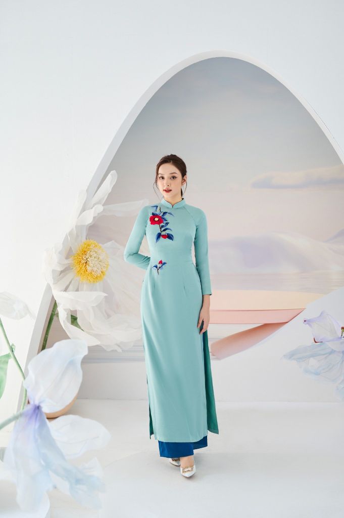 AD020 Áo dài thêu hoa