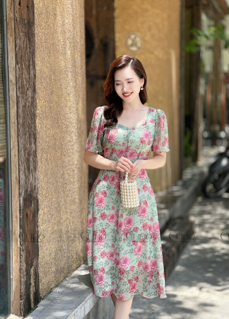 EH V27 Đầm hoa hồng leo cổ vuông