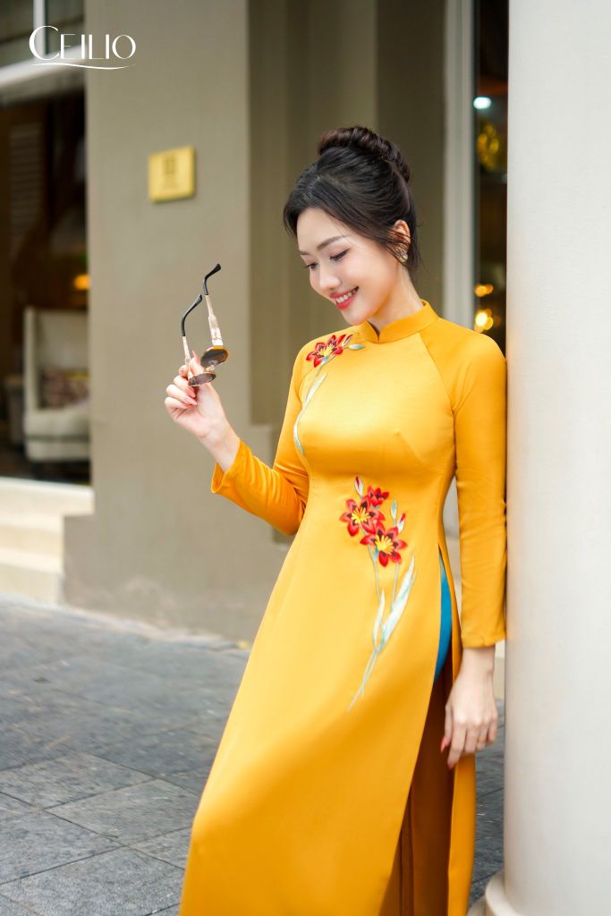 AD141 Áo Dài Hoàng Uyển