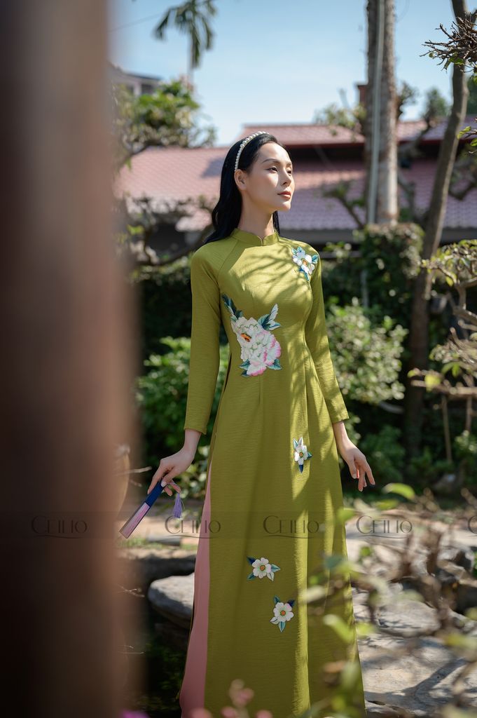 AD244 Áo Dài Thêu Hoa Rơi