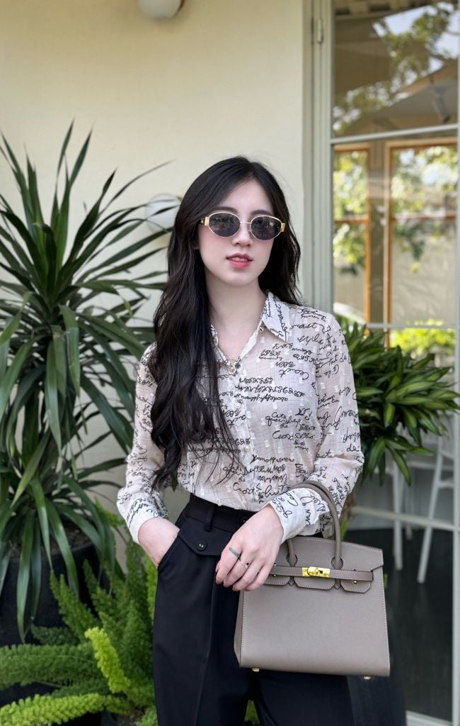 Sơ mi họa tiết chữ SM323