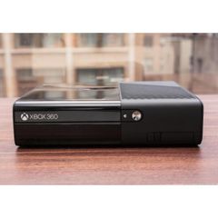 XBOX 360 E 4GB (ASIA VER)