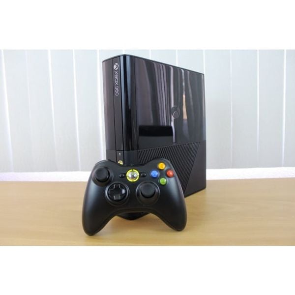 XBOX 360 E 4GB (ASIA VER)