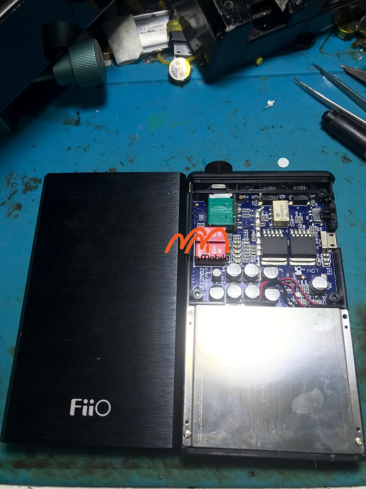 Thay pin máy nghe nhạc Fiio E12