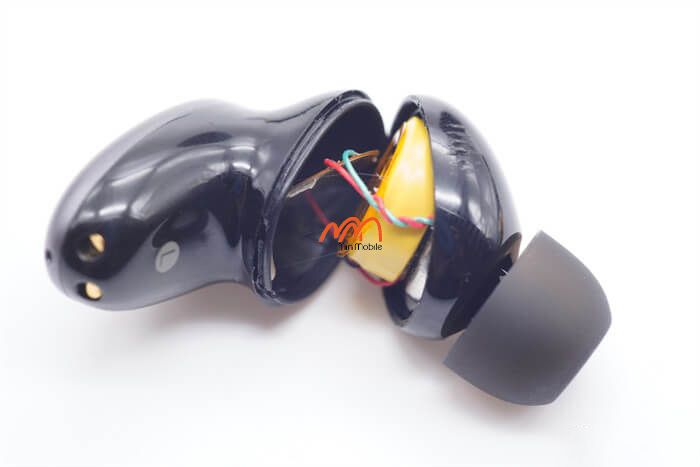 thay-pin-tai-nghe-ugreen-hitune-x6-5-min-mobile-quan-2-tphcm (2)