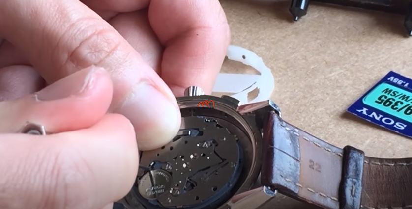 Thay pin ng h Fossil Q Grant NDW1 Min Mobile