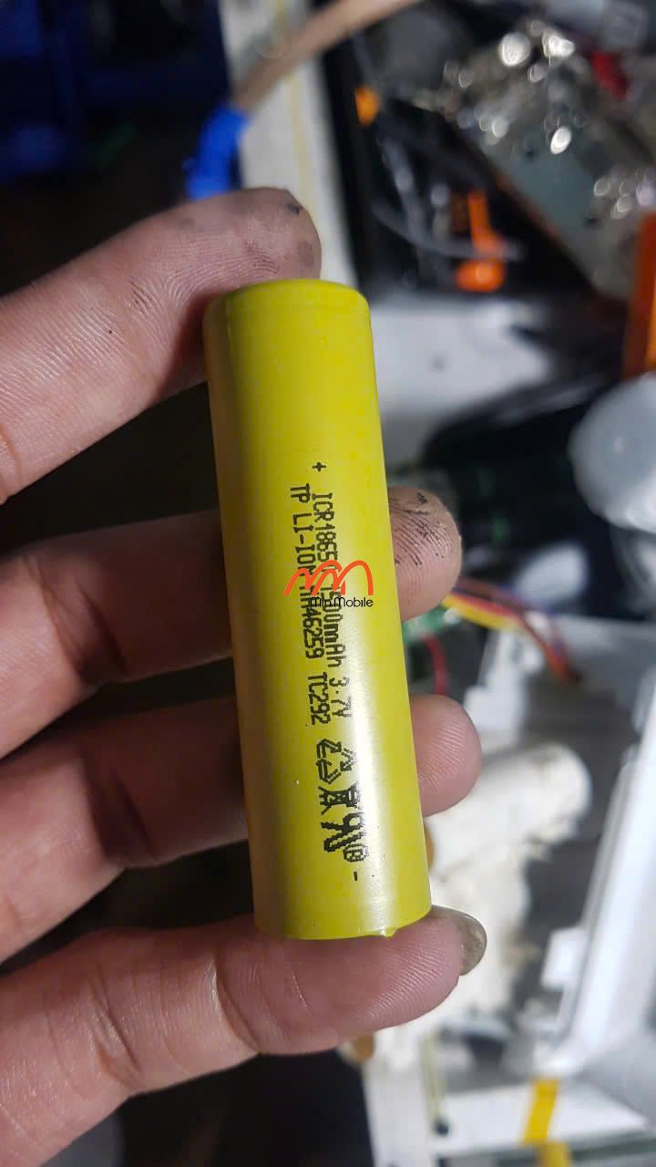 Thay pin máy hút bụi Black & Decker PV1820BK