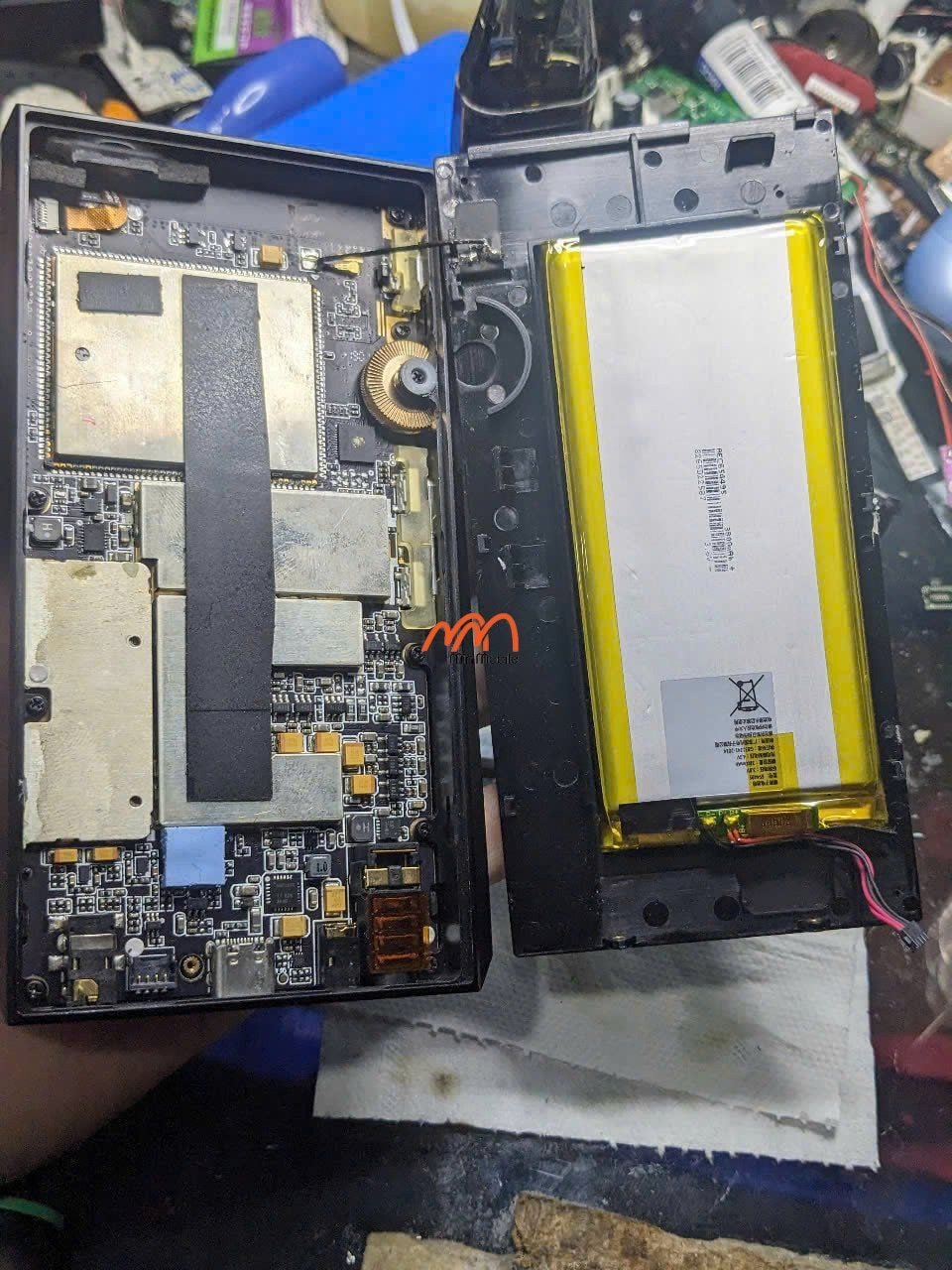 Thay pin máy nghe nhạc Fiio M11