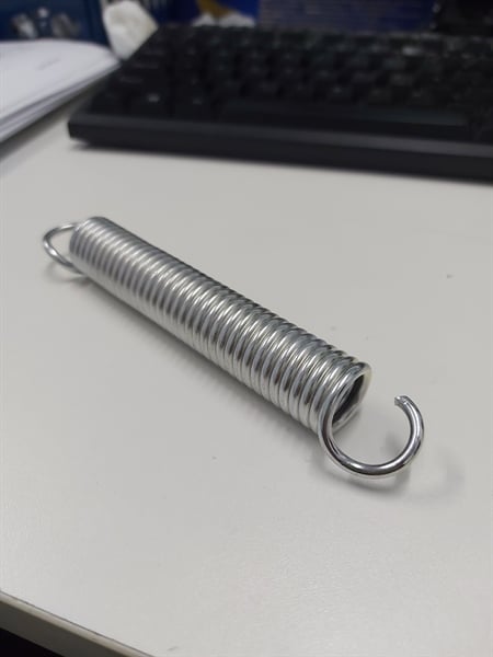 Lò xo Vinahardware phi 14 dài 61mm, sợi phi 2.5 màu đen - VNH292365160-VNH292365160