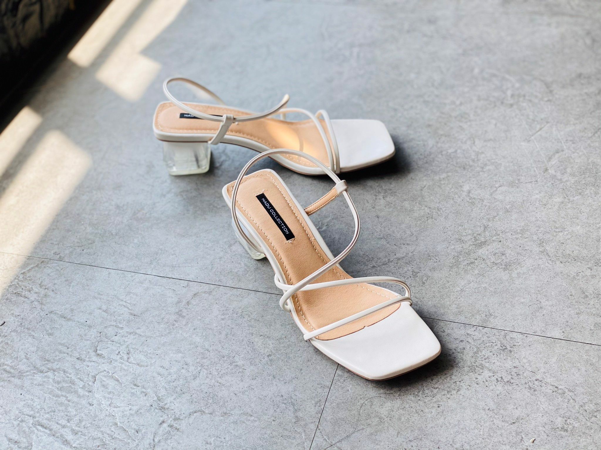 Sandal dây mãnh rút cổ chân