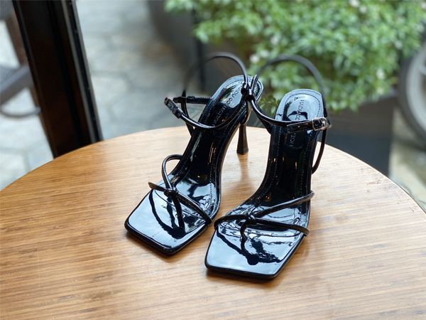  Sandal dây chéo xỏ ngón 