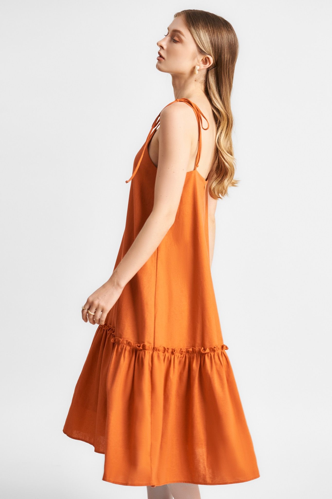  Đầm linen midi 2 dây xẻ V 