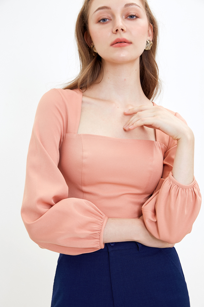 Áo croptop cổ vuông smocking lưng
