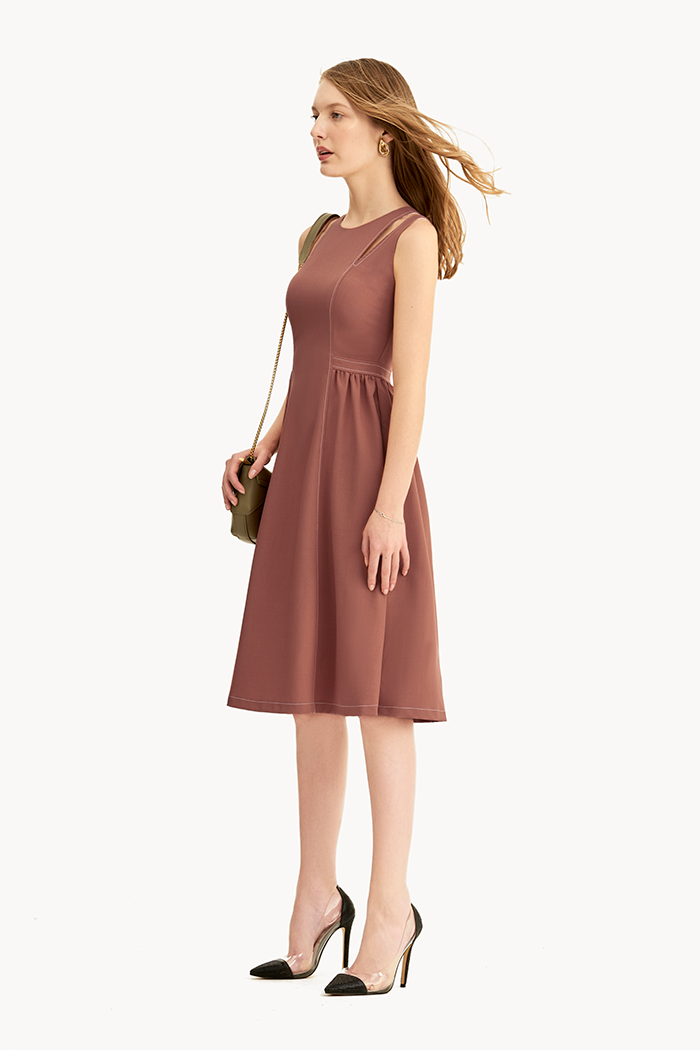 Đầm cutout vai chỉ nổi