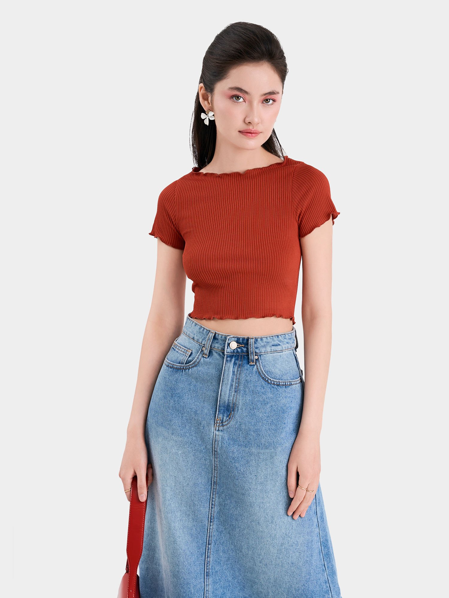 Áo thun gân croptop tay ngắn cuốn biên