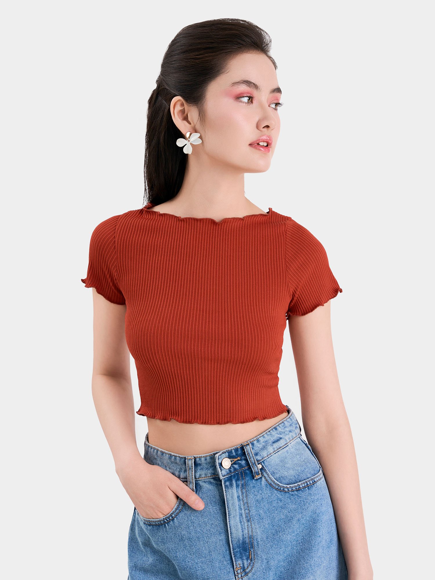 Áo thun gân croptop tay ngắn cuốn biên