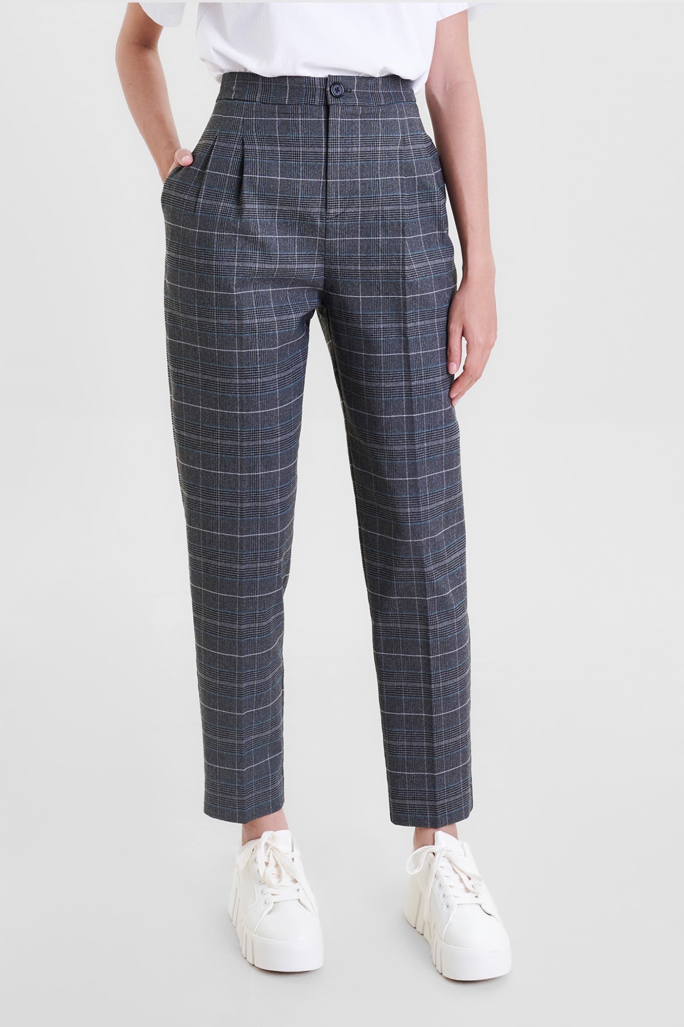 Quần form baggy xếp 4 ly