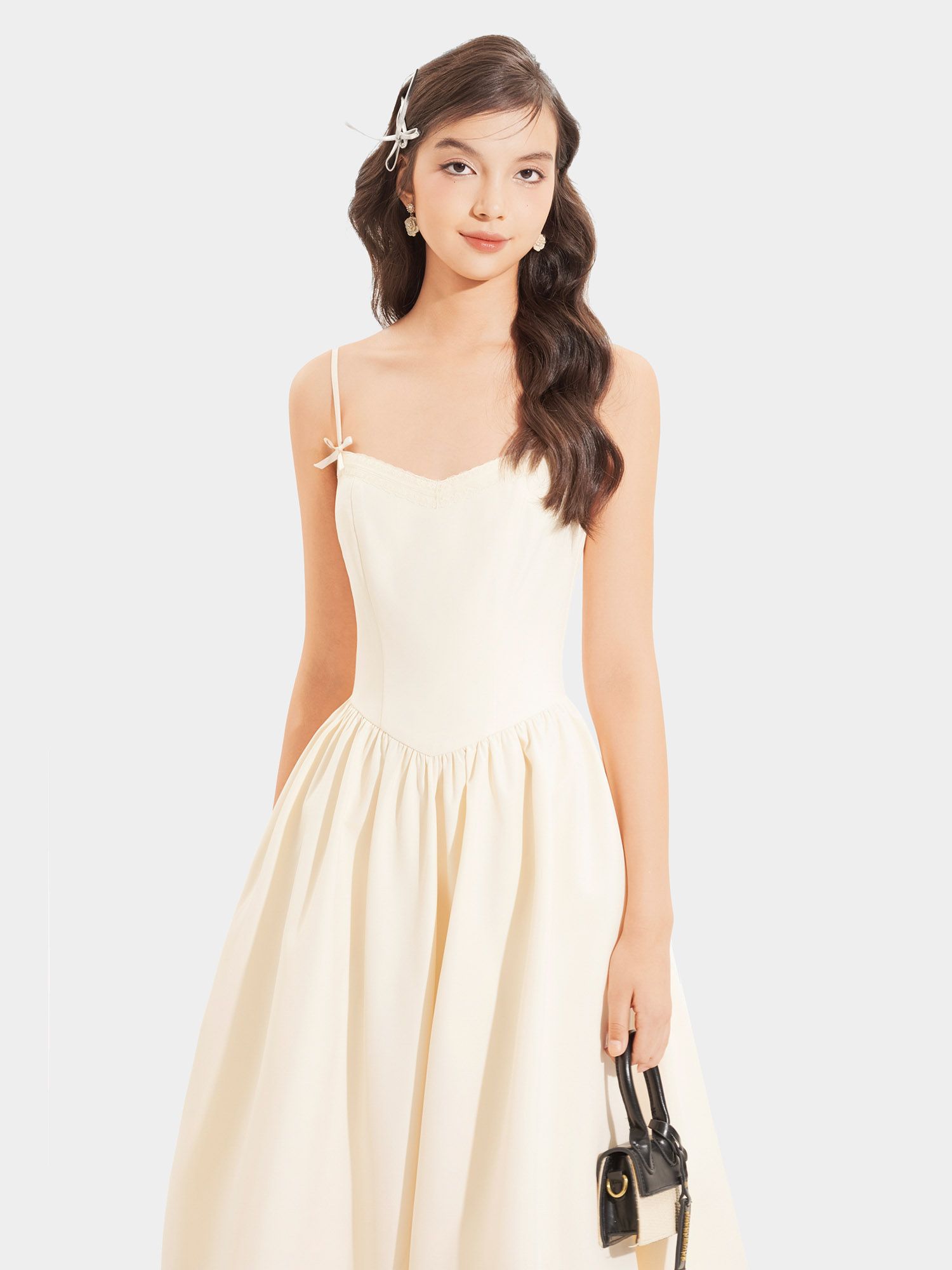  Đầm midi 2 dây nhún tùng phối ren ngực đính nơ 2 bên 