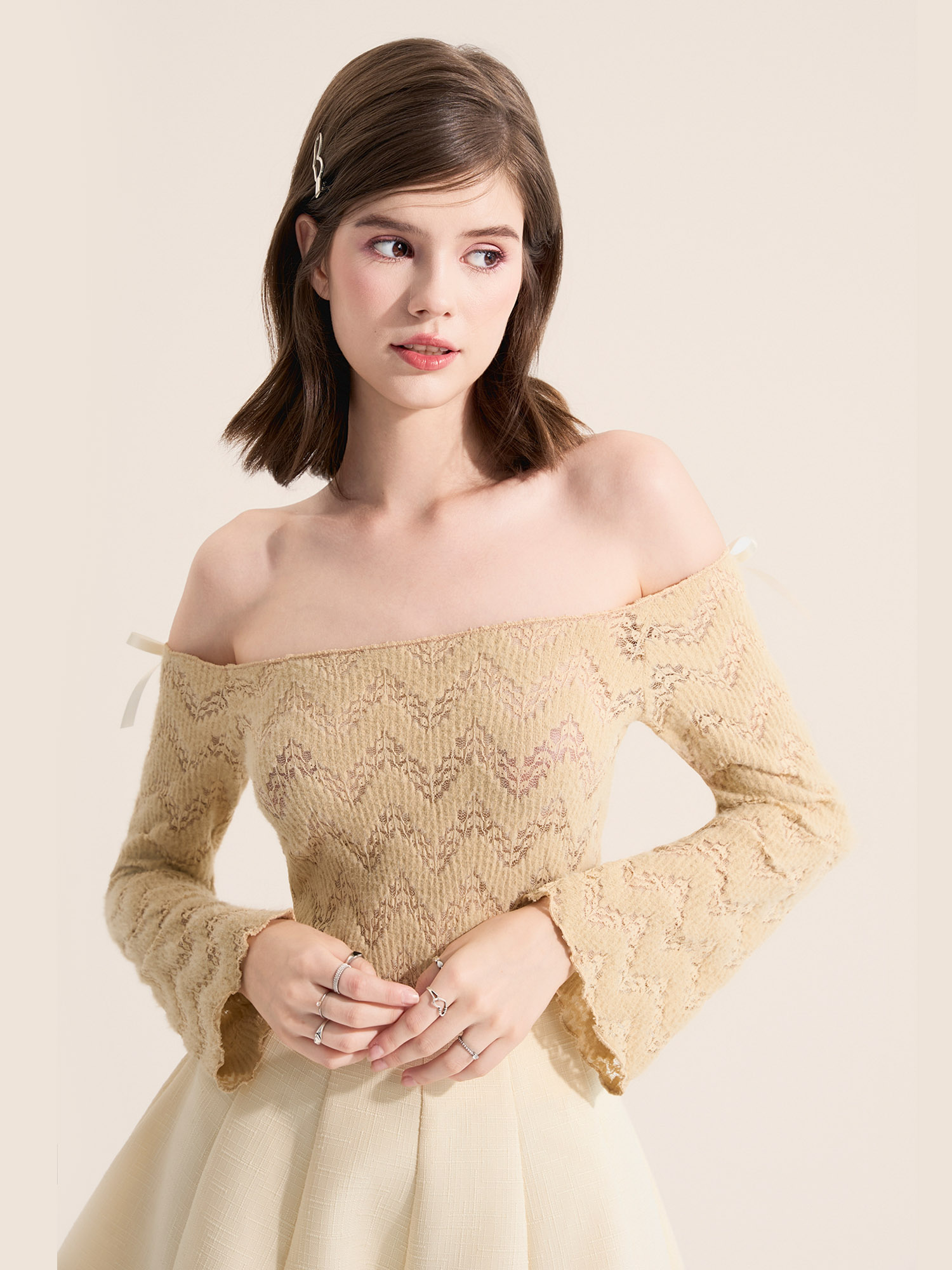 Áo ren thun tay dài bẹt vai đính nơ