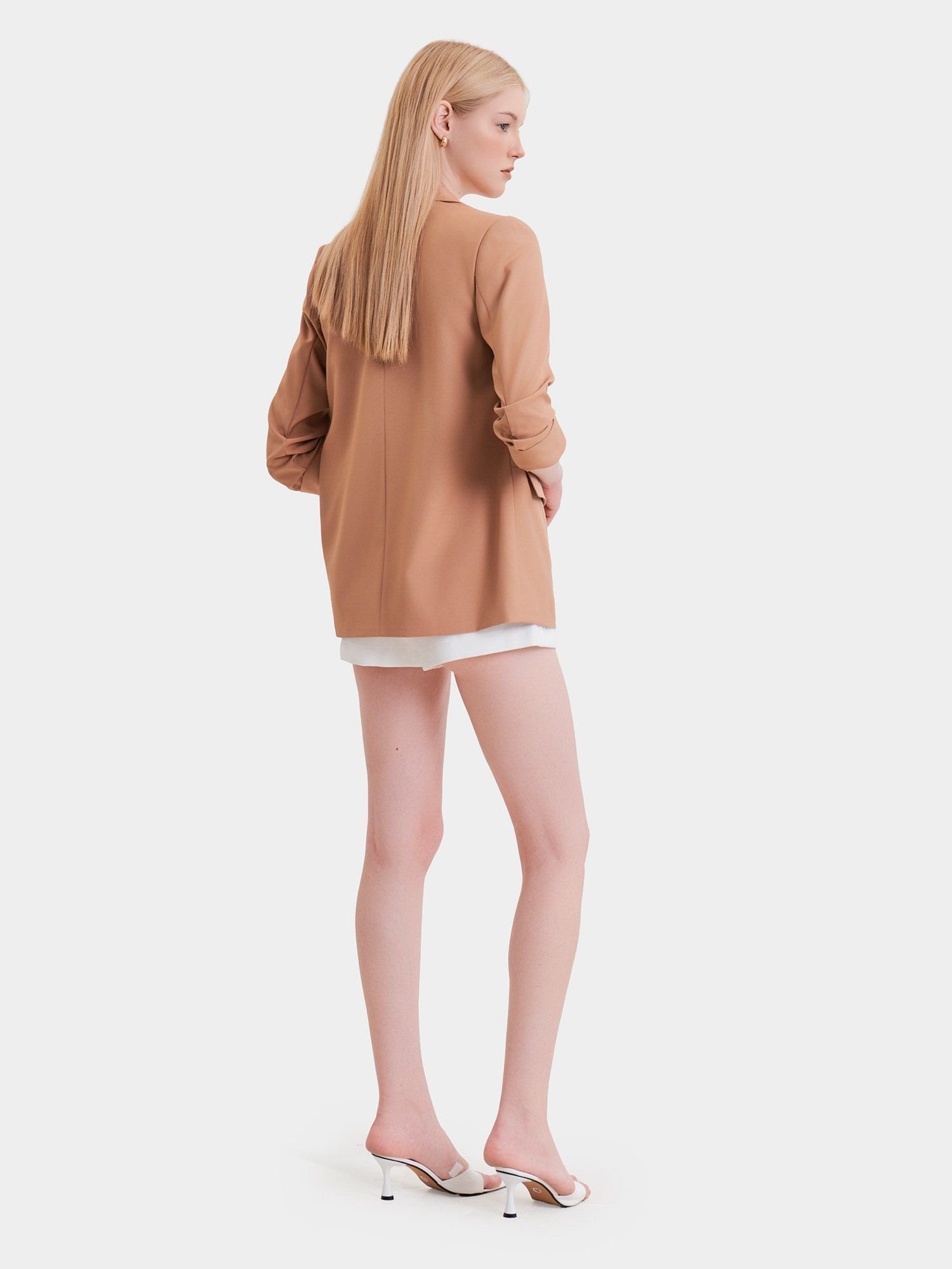  Áo blazer nhún xắn tay cách điệu 