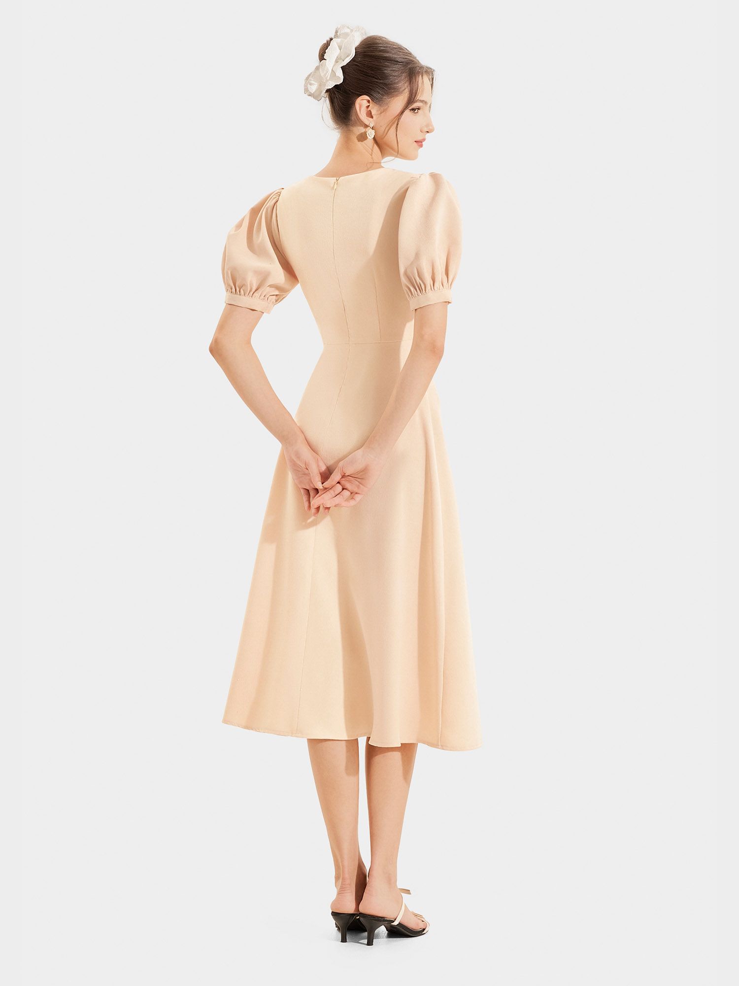  Đầm nhung midi tay phồng cổ tròn phối ren 