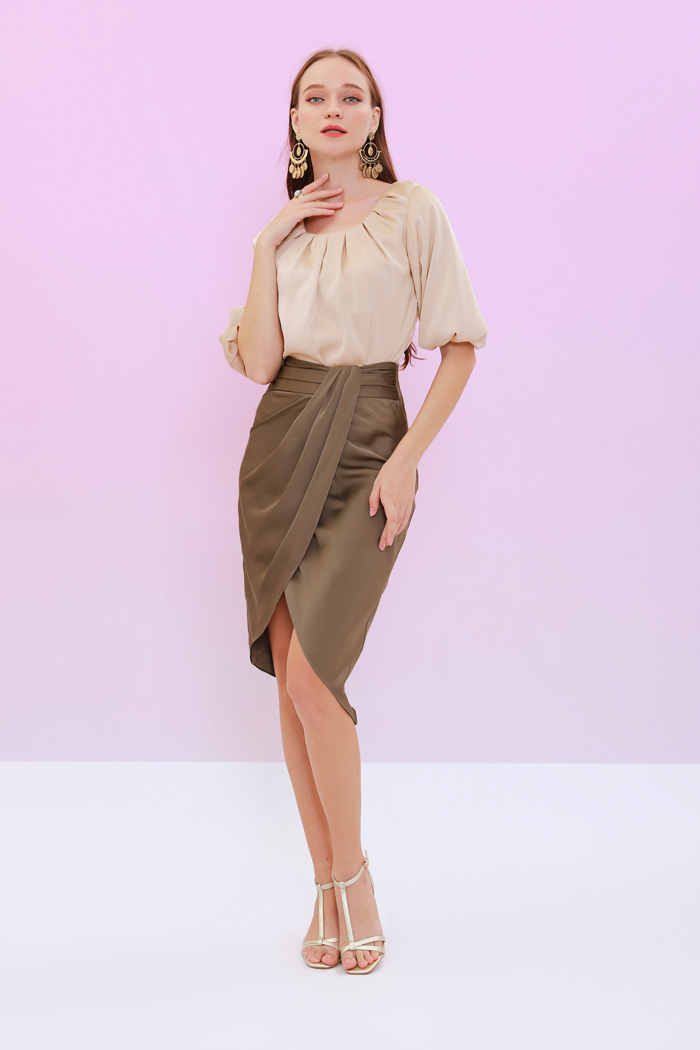 Áo cổ xếp tay phồng satin