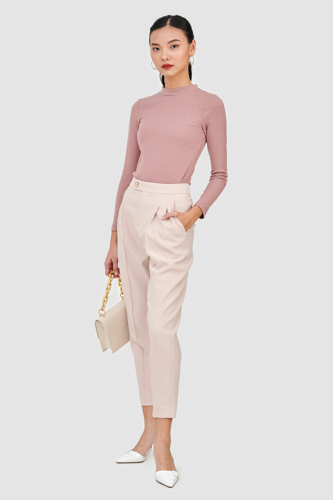 Quần form baggy nhấn nút diễu lai
