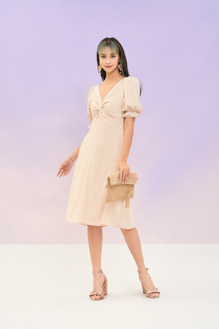 Đầm midi xoắn ngực nhấn tay