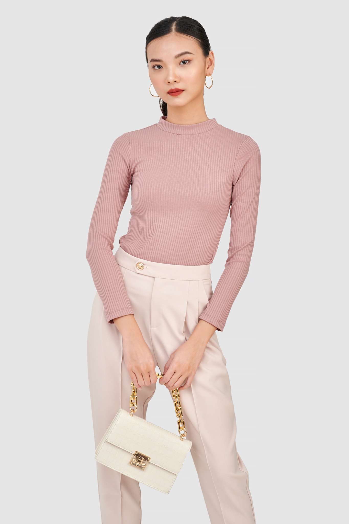 Quần form baggy nhấn nút diễu lai
